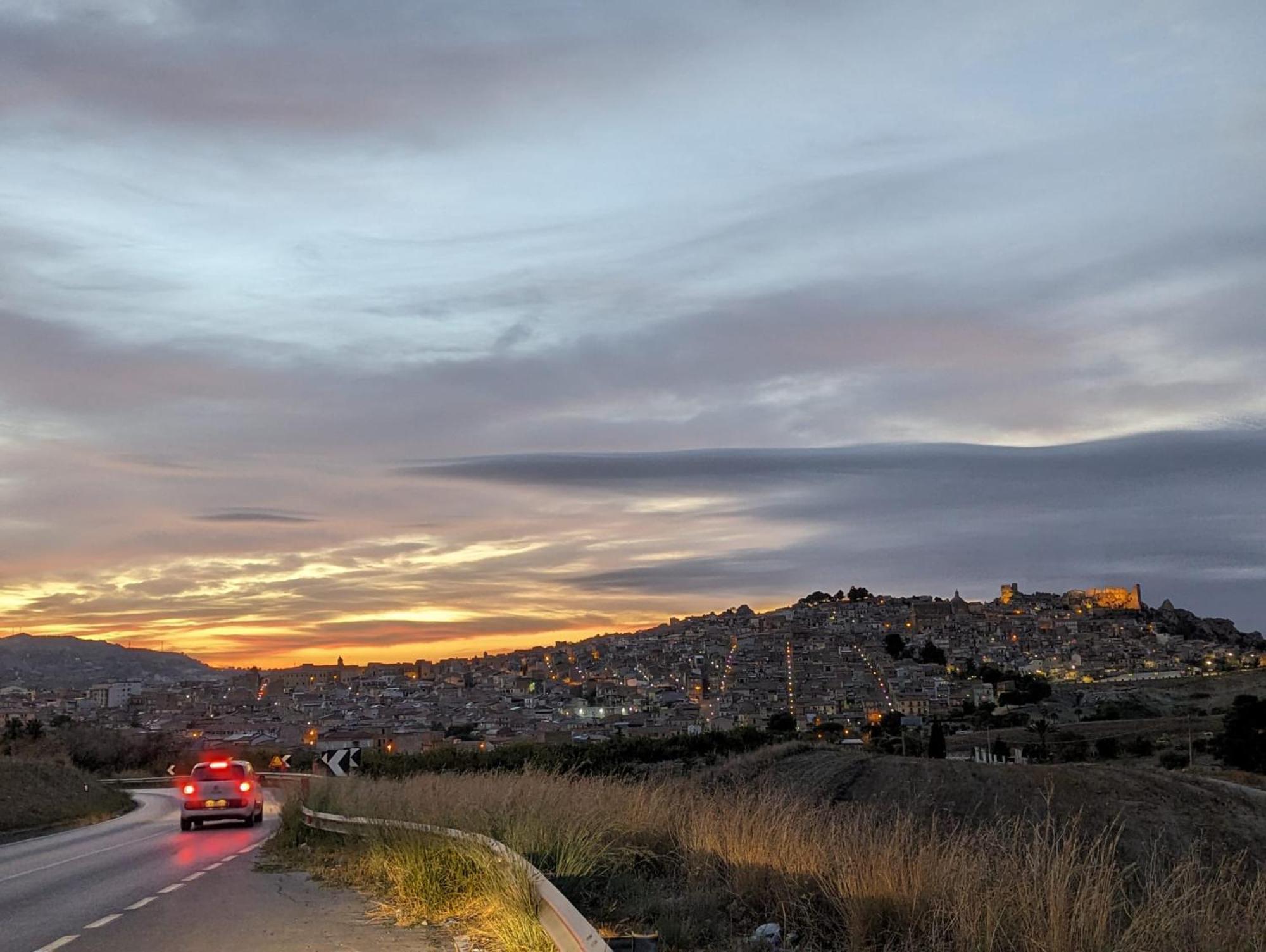 Appartamento "Rina Centro Sicilia" Pietraperzia Экстерьер фото